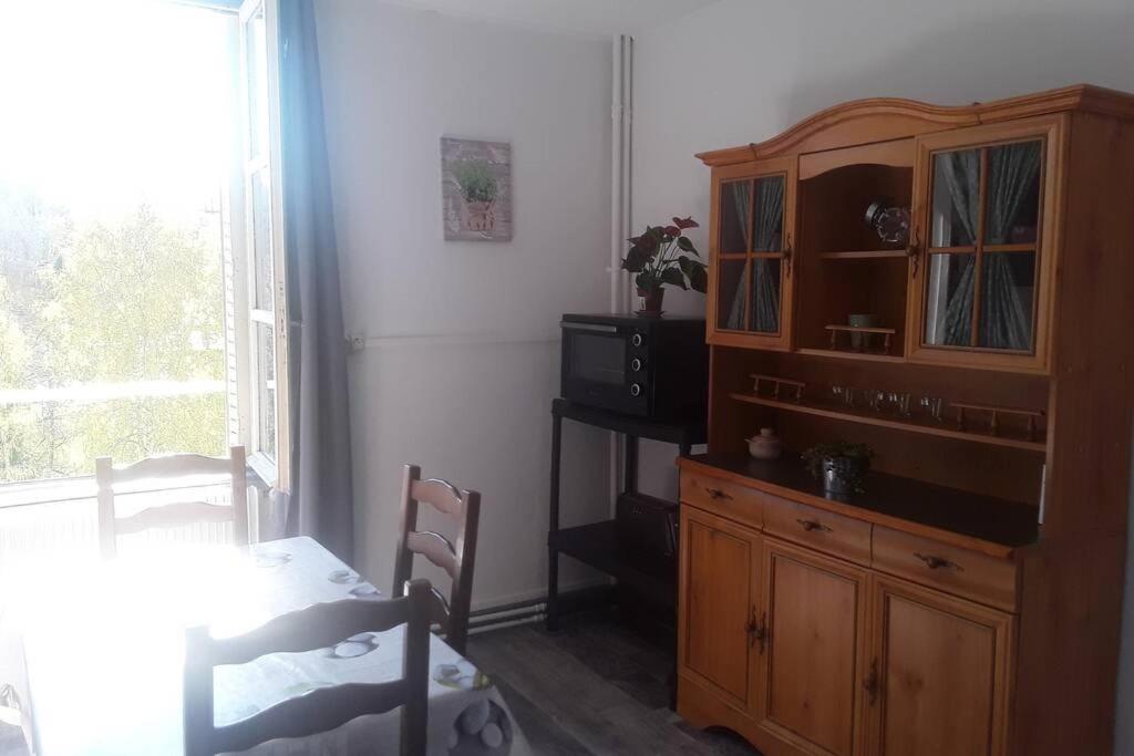 Appartement Chaleureux De 82M2 Proche De Vulcania Pontaumur Exterior foto