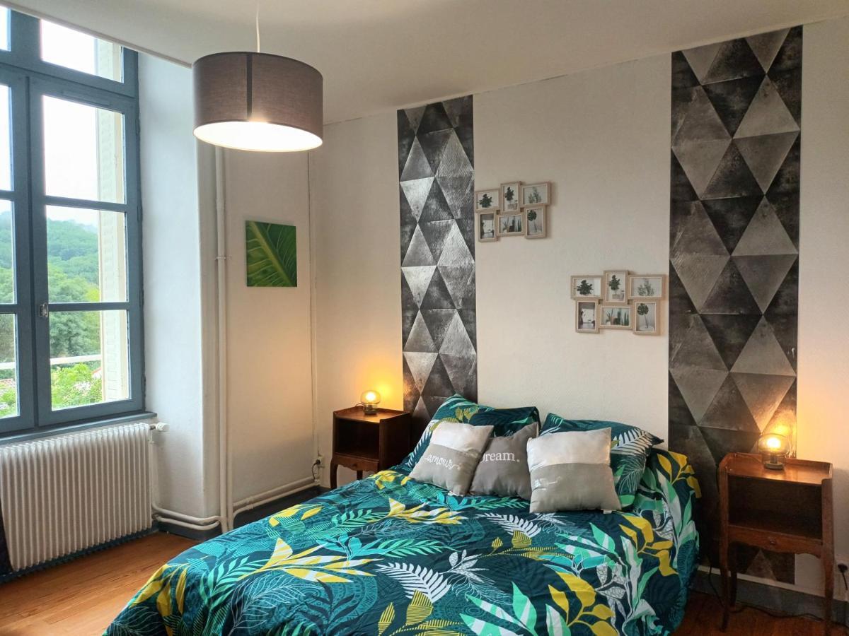 Appartement Chaleureux De 82M2 Proche De Vulcania Pontaumur Exterior foto